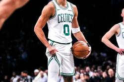 lol季中赛-热火鏖战凯尔特人，伦纳德高光表现