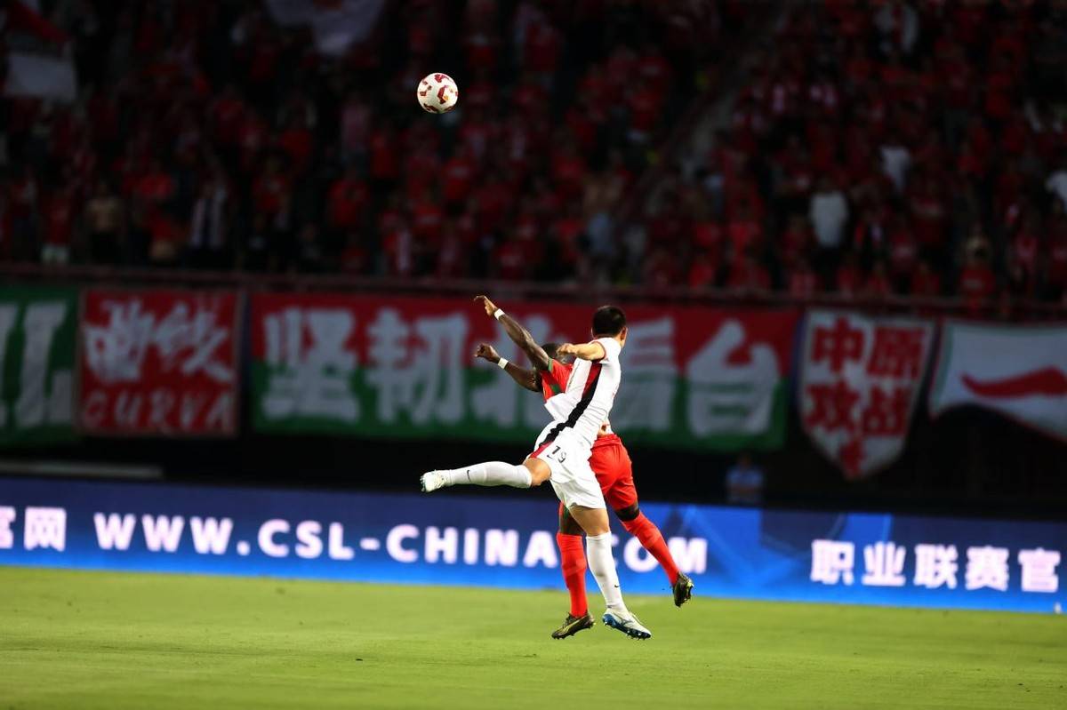 对手主场落败,球队领先形势明朗 对手主场落败,球队领先形势明朗