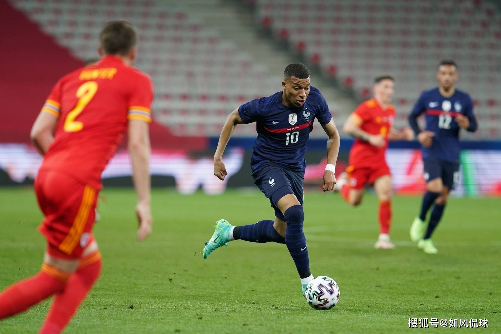 包含中国羽毛球队完胜法国羽毛球队，辛杜制霸全场的词条