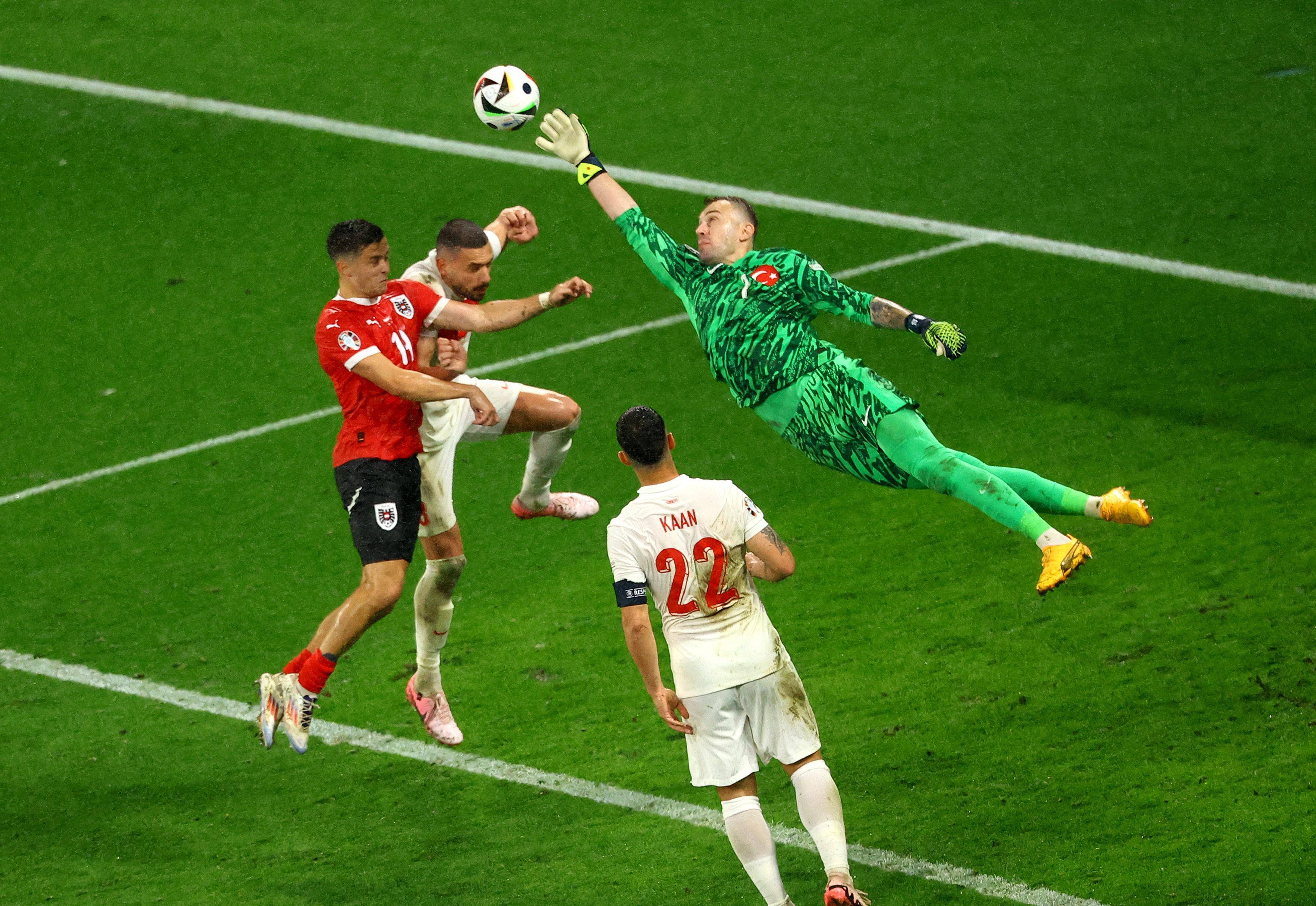 史诗对决！欧洲杯上演极限翻盘的简单介绍